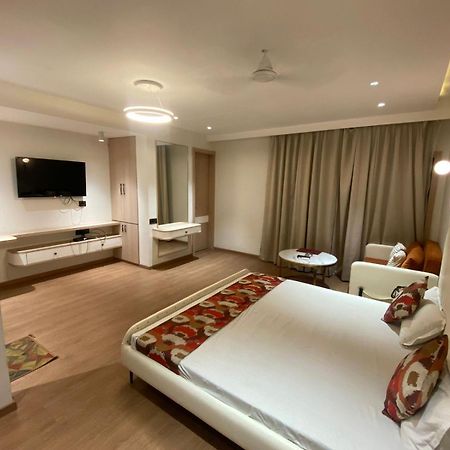 Hotel Banjara Бопал Екстериор снимка