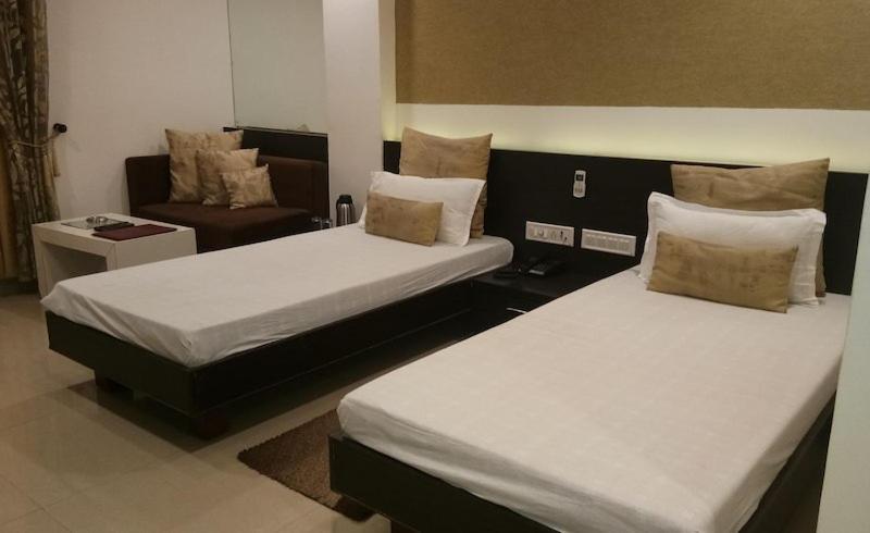 Hotel Banjara Бопал Екстериор снимка
